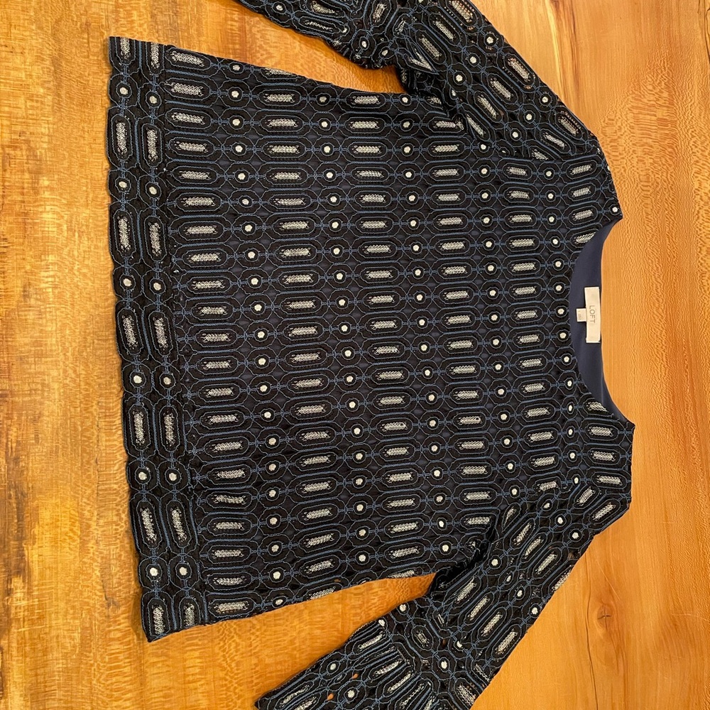 Chic Black and White Geometric Long Sleeve Top